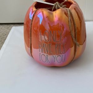 Rae dunn pumpkin new
